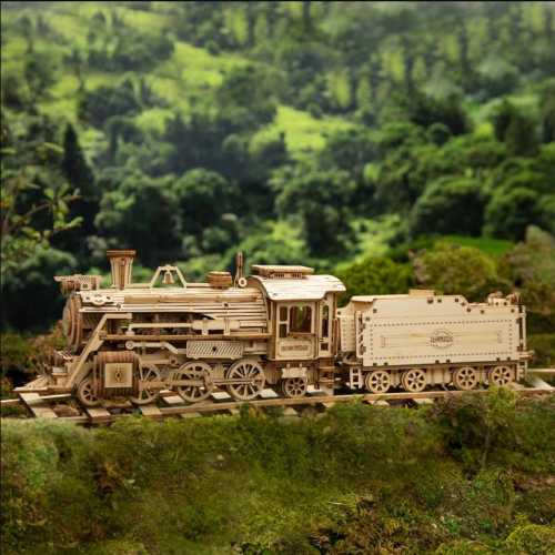 Holzmodell einer Dampflokomotive