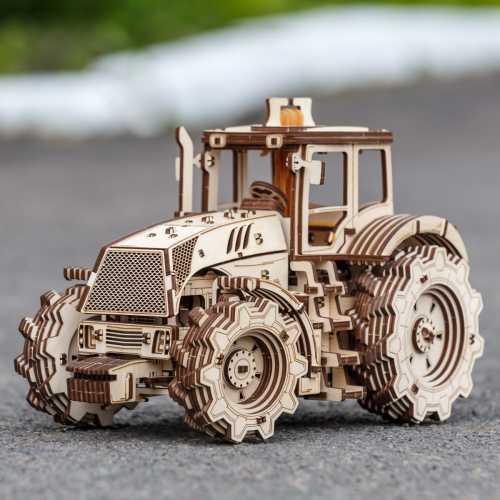3D-Holzmodel eines Traktors