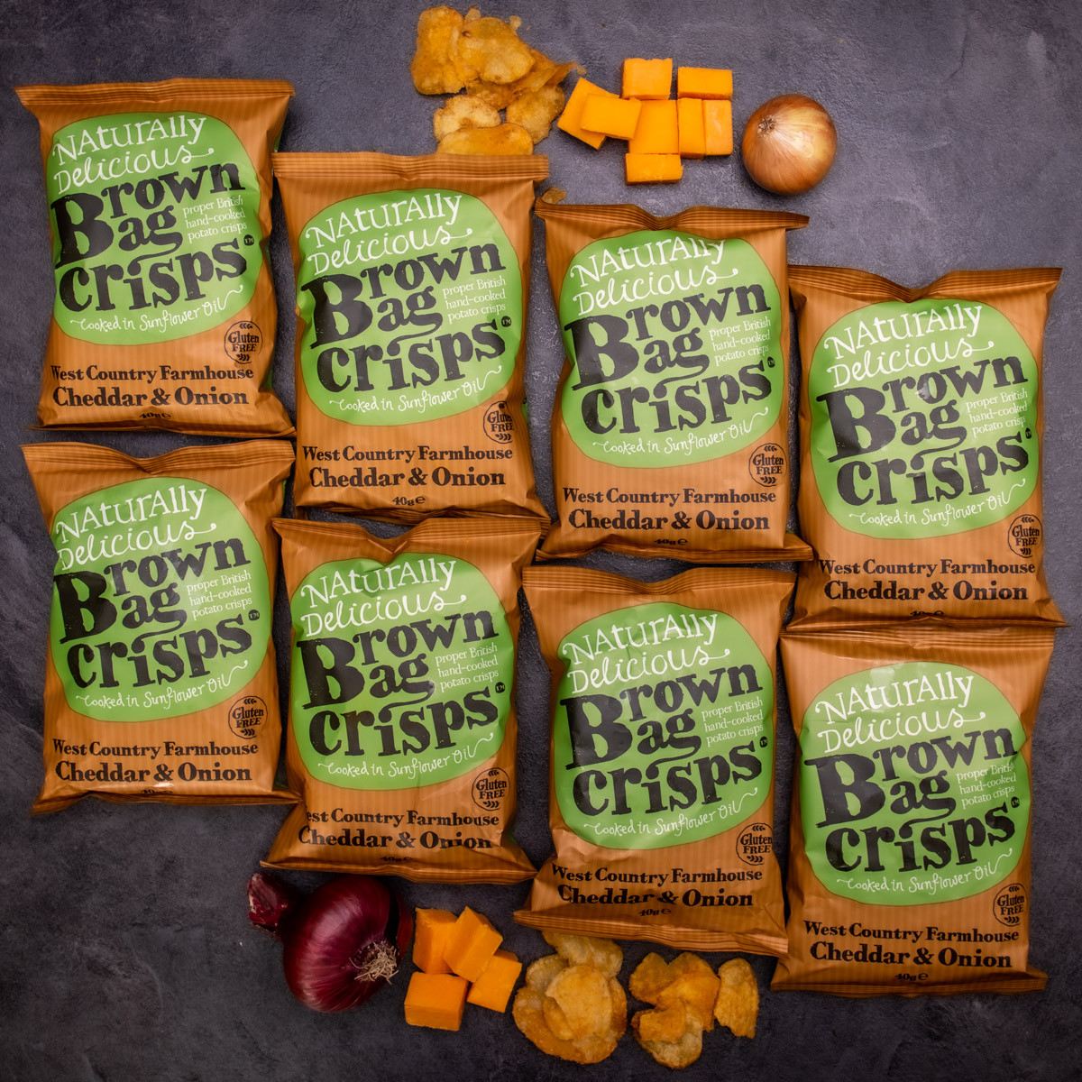20× Křupavé, ručně vyráběné Brown Bag Crisps s cheddarem a cibulí 40 g