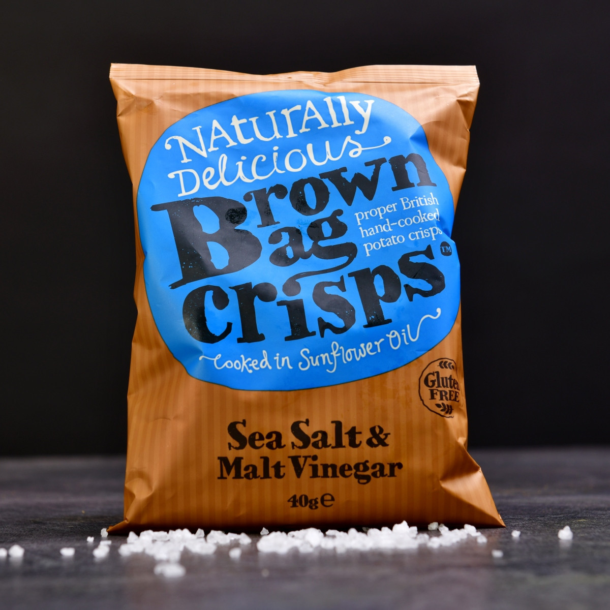8× Křupavé, ručně vyráběné Brown Bag Crisps s mořskou solí a octem 40 g
