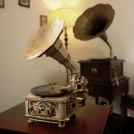 Skládací model funkčního dřevěného gramofonu